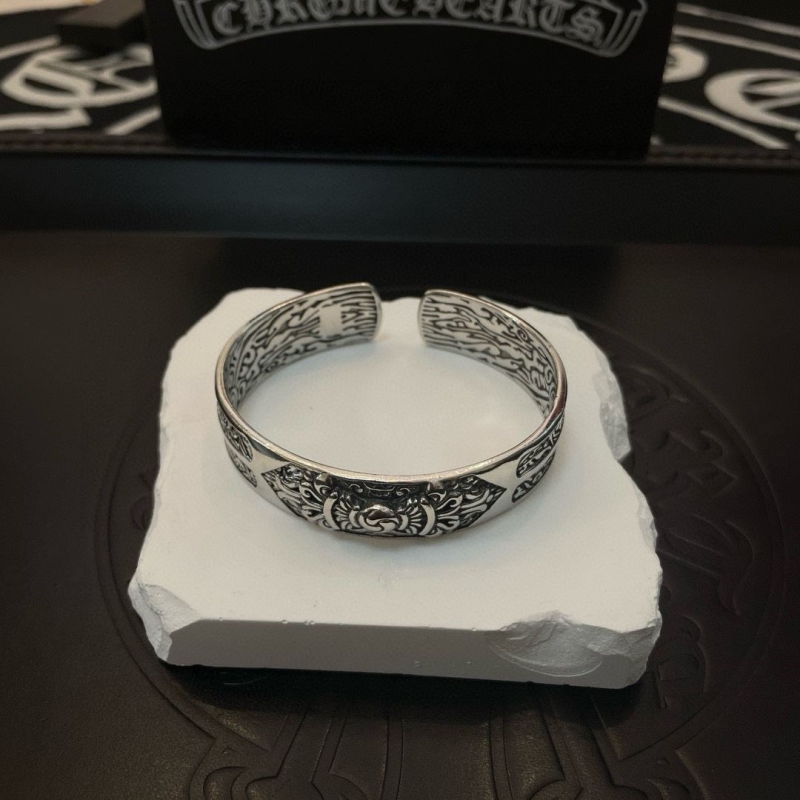 Ch*0me He**ts necklaces